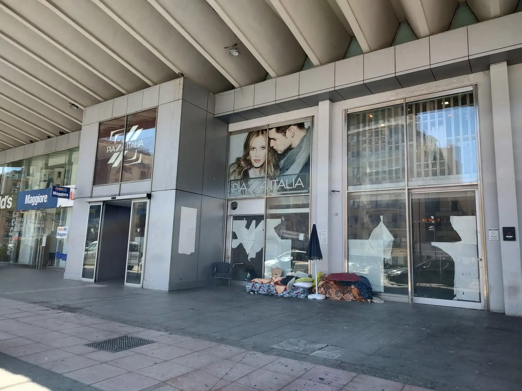 Morto un senza casa alla stazione Notarbartolo, un dolore al petto e poi il  decesso - BlogSicilia - Ultime notizie dalla Sicilia