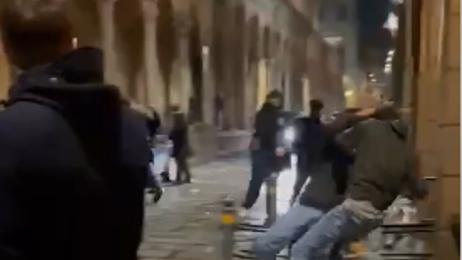 The large combat occurred in Ferrara, mentioned the lady and the injured man was rushed to the hospital