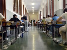 Maturità 2026: smartphone vietati, scena muta e calcolatrici ammesse. Tutte le regole