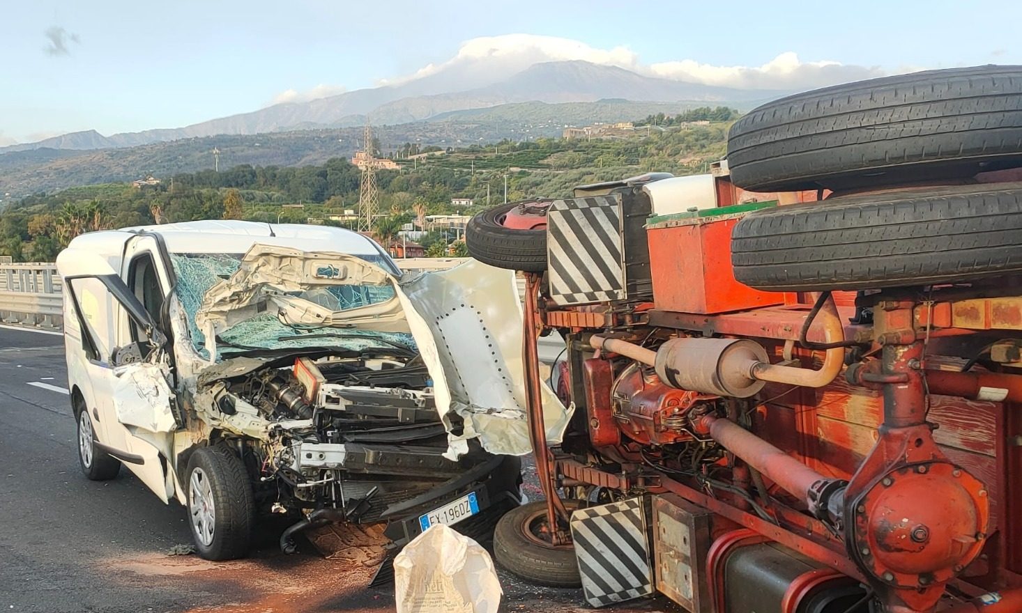 Tragedia sull'A18, un ragazzo morto e 2 feriti gravi in un incidente ...