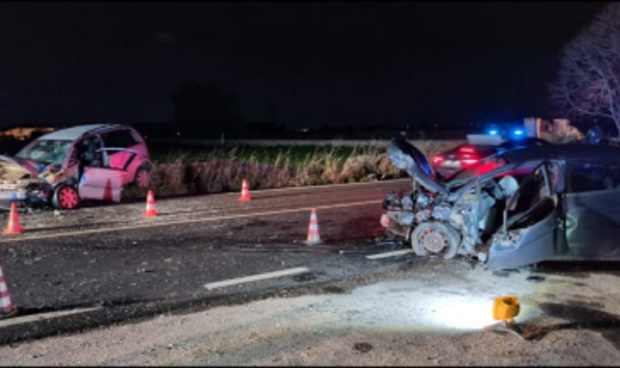 Scontro violento tra due auto, tre feriti in ospedale, c'è anche un ...