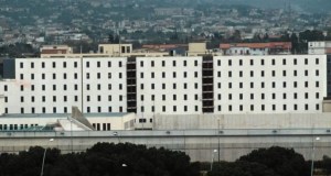 Cellulari e droga in carcere al Pagliarelli, otto condannati tra loro due agenti