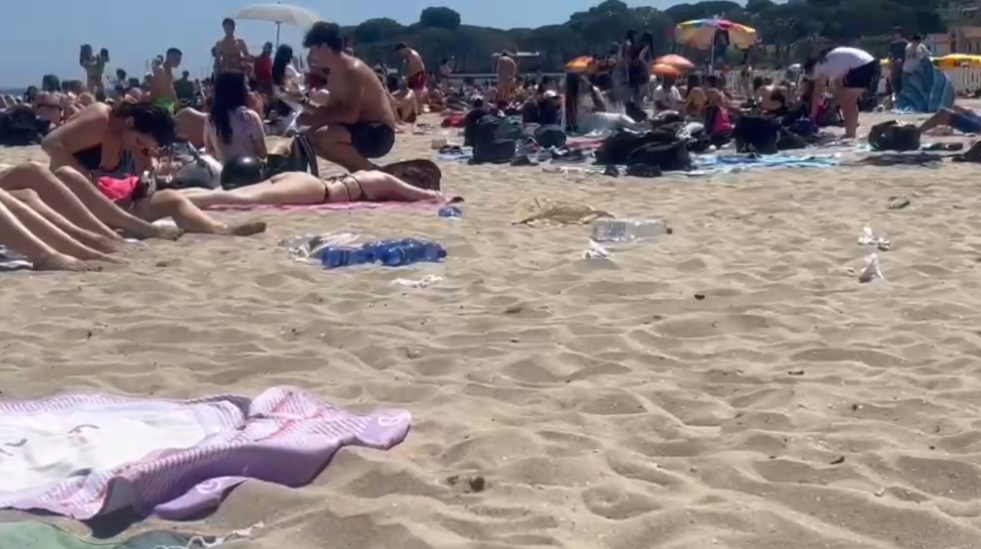 Spiaggia Mondello sporca 3
