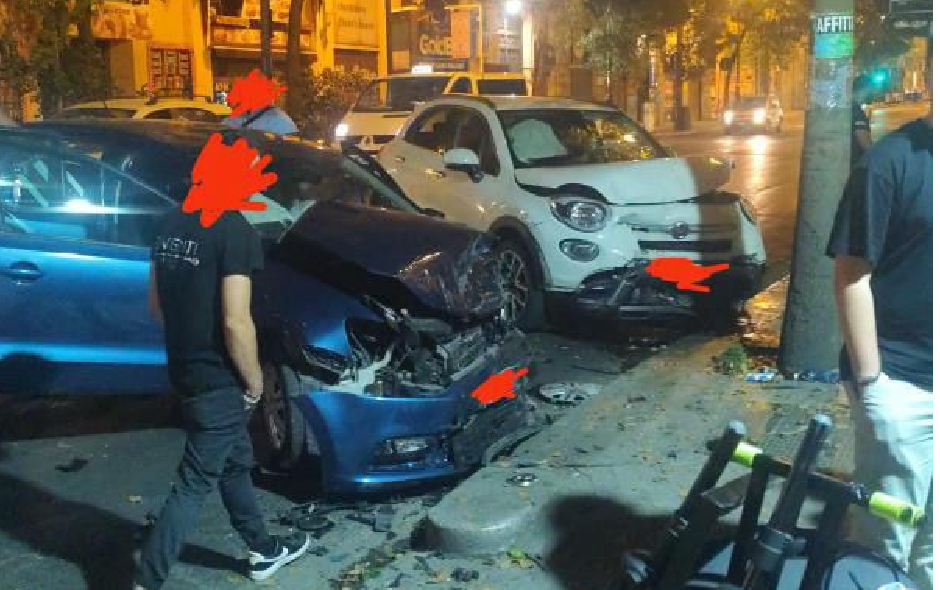 Tragedia sfiorata in via Roma, scontro frontale tra due auto nella ...