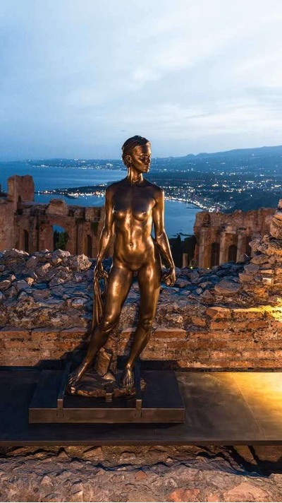 Record storico di ingressi per la mostra “Gesti scolpiti” di JAGO al Parco Archeologico di Taormina