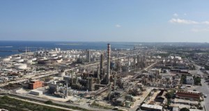 Crisi Isab, Urso: “Raffinerie in sicurezza” ma Pd e M5S temono crollo senza soldi per la Transizione