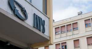 La pensione di maggio non arriva il primo del mese: ecco la data esatta per Poste e banche