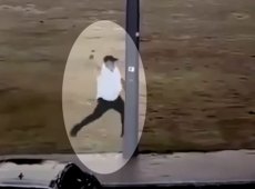 Si lancia contro il terrorista con un mattone: l’eroe di Bondi Beach muore davanti all’amico