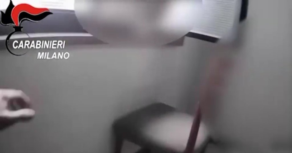 Appesa al sesto piano la Vigilia di Natale, salvata dai carabinieri