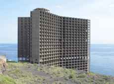 13 muore cadendo da un hotel abbandonato: era un rifugio per giochi estremi