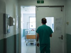 Testimone di Geova operata contro il rifiuto delle trasfusioni: il medico ora rischia