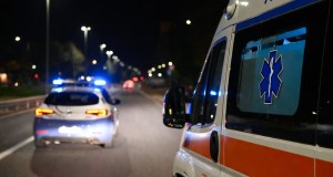 Trovato morto in un baule in casa con madre e fratelli