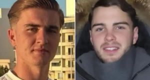 Tesla contro un albero, due ragazzi perdono la vita, tornavano da una festa di Natale