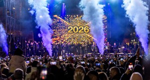 In sedicimila per il concerto di Capodanno a salutare il 2026 con Arisa e The Kolors