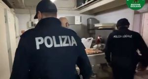 Polizia e forestale chiudono un bar per scarse condizioni igieniche a Catania