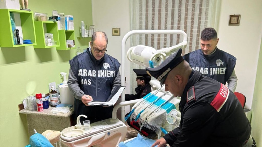 Studio dentistico abusivo Cefalà Diana