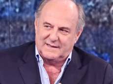 Gerry Scotti rompe il silenzio e smentisce Corona: “Accuse false, così si fa male alle persone”