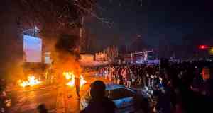 Iran sull’orlo del collasso: Trump valuta l’intervento militare imminente