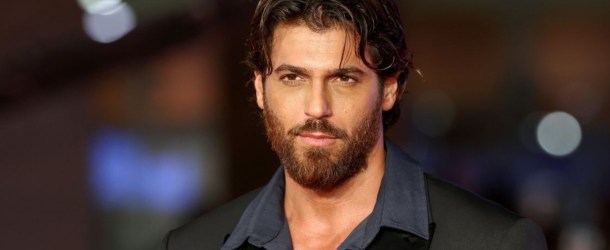 Sanremo, Can Yaman debutta all’Ariston: dopo 50 anni l’incontro tra i due Sandokan