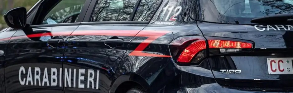 Ha sequestrato la moglie che voleva lasciarlo e ha chiesto ai suoceri un riscatto per liberarla