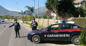 Rubano cellulare ad una donna al supermercato di Carini, denunciata una coppia
