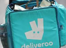 Deliveroo sotto controllo giudiziario per caporalato, fino a 20.000 rider coinvolti