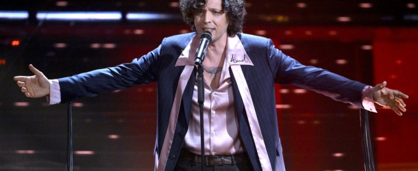 Sanremo 2026, Ermal Meta divide il Festival: “La vera bestemmia è il silenzio su Gaza”