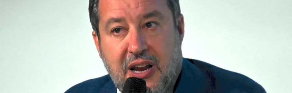 Salvini da Pontida: congresso straordinario a ottobre e fiducia chiesta per “alzata di mano”