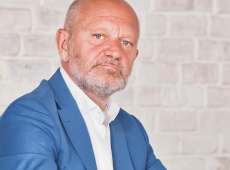 Andrea Pucci lascia Sanremo 2026 dopo le polemiche: cosa è successo