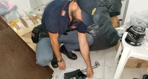 Spaccio di droga e detenzione di armi alla Noce, cinque arresti della polizia
