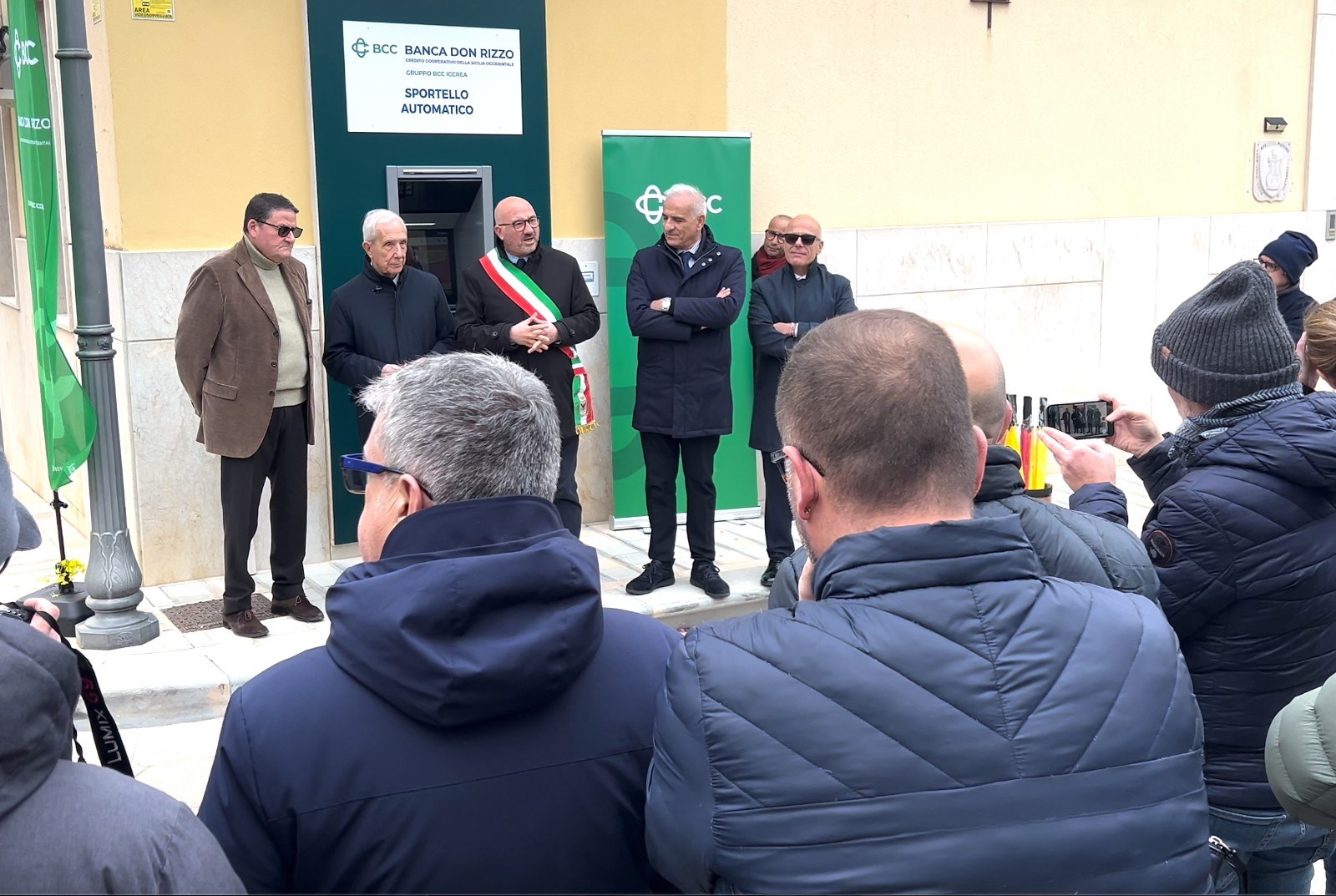 Don Rizzo Banca Don Rizzo sfida la desertificazione bancaria: a Custonaci ...