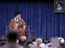 Guerra nel Golfo Persico, il piano USA: “Attacchi in più fasi”. Giallo su Khamenei