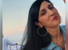 Si sporge dal balcone per stendere i panni, precipita e muore