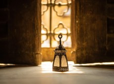 Ramadan, centinai di milioni di fedeli entrano nel mese sacro: le date