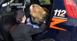 Violenza in famiglia a Misterbianco, la telefonata della figlia minorenne salva la madre