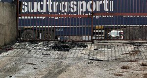 Denunciò gli estorsori, a fuoco il parcheggio di un commerciante a Palermo