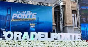 In piazza per dire Sì al Ponte sullo Stretto, Salvini: “Sarà la più grande operazione di remigrazione”, Schifani: “Il Ponte s’ha da fare”