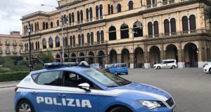 Arsenale di armi e droga in casa, un giovane aveva 70 coltelli e 40 tirapugni