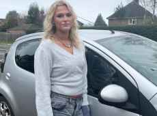 L’auto è troppo vecchia, 18enne esclusa da un lavoro