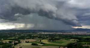 Freddo improvviso e grandine: l’inverno torna quando meno te lo aspetti