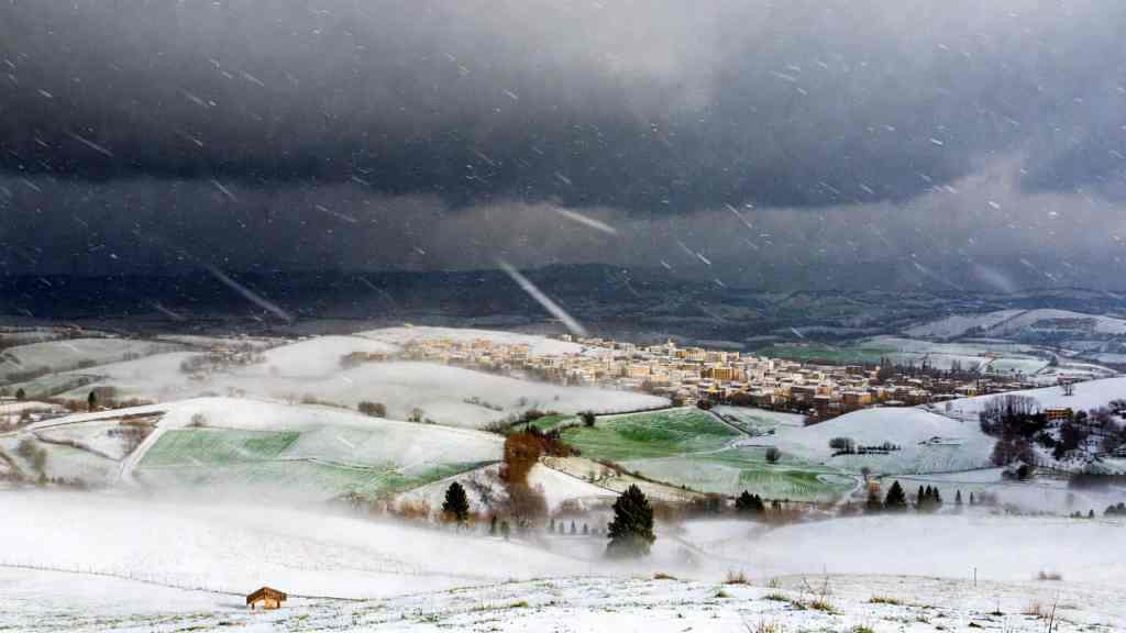 Neve improvvisa in Italia durante ondata di freddo