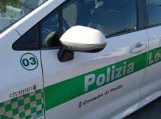 Un’ora in auto, la madre fuori senza telefono: salvata una bimba di due anni e mezzo