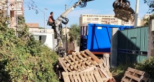 Aggrediti gli operai della Rap che smantellano le vampe di San Giuseppe allo Zen