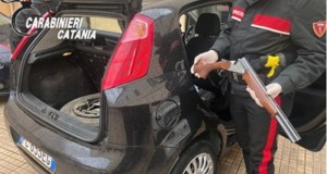 Blitz a Paternò, droga e armi in casa, arrestato un ventisettenne