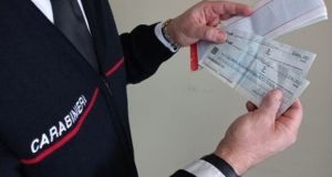 Biancavilla, truffa con assegni rubati ai danni di un’azienda agricola