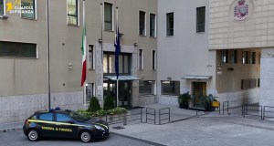 Truffa alle assicurazioni a Palermo, centinaia di casi e cinque indagati tra loro un medico