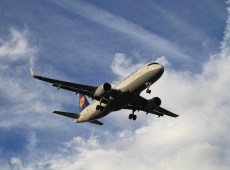 20mila voli tagliati, il cherosene raddoppiato e 6 settimane di scorte in Europa: cosa sta succedendo nei cieli