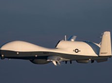 Iran e USA attaccano l’isola di Kharg, “drone da ricognizione partito da Sigonella”