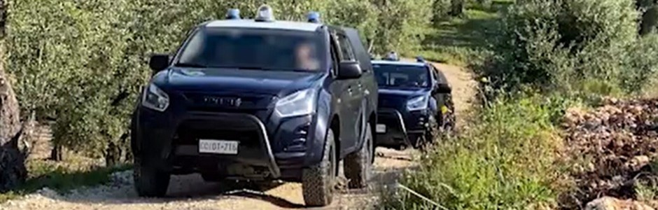 Omicidio nel catanese, un corpo avvolta da lenzuola trovato in campagna