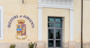 Maltrattamenti aggravati su un anziano, arrestata una badante nell’agrigentino